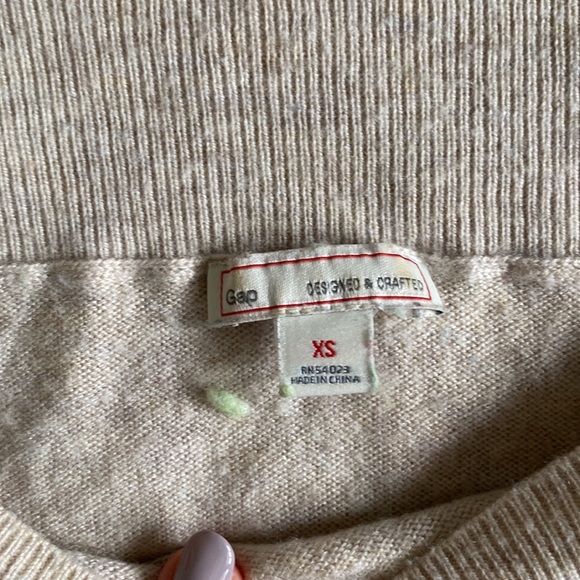 3 for $10 womens tops ! Gap sweater - Picture 2 of 2